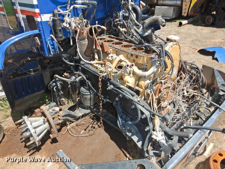 image for item DI0219 2010 Peterbilt 384  semi truck