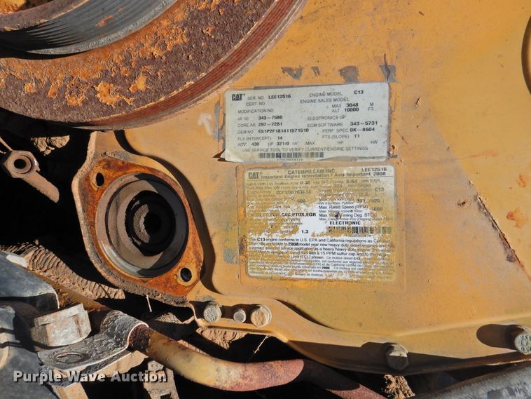 image for item DI0219 2010 Peterbilt 384  semi truck