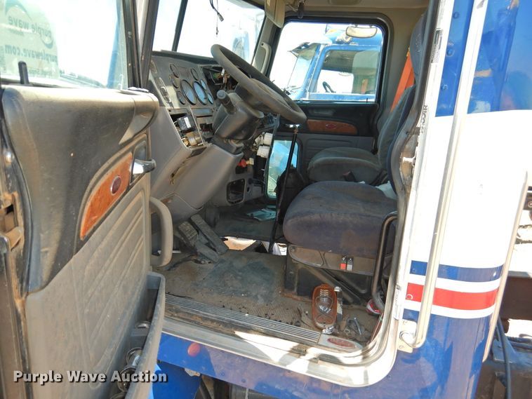 image for item DI0219 2010 Peterbilt 384  semi truck