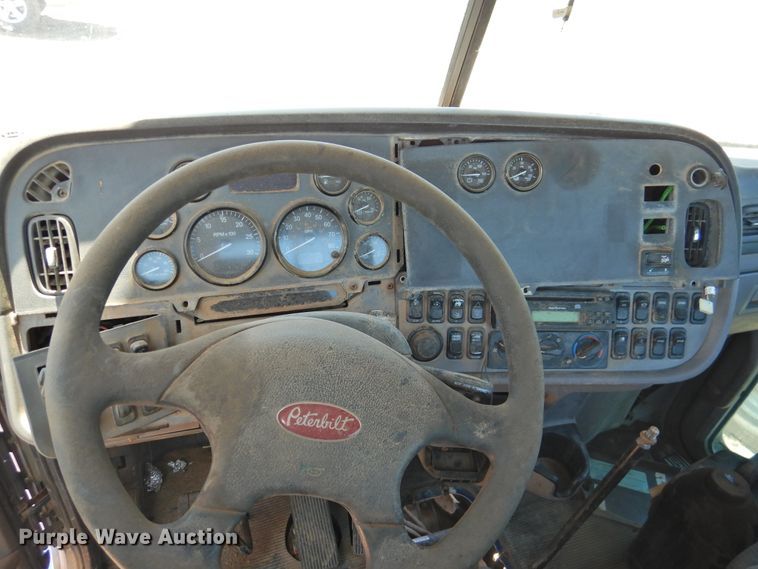 image for item DI0219 2010 Peterbilt 384  semi truck