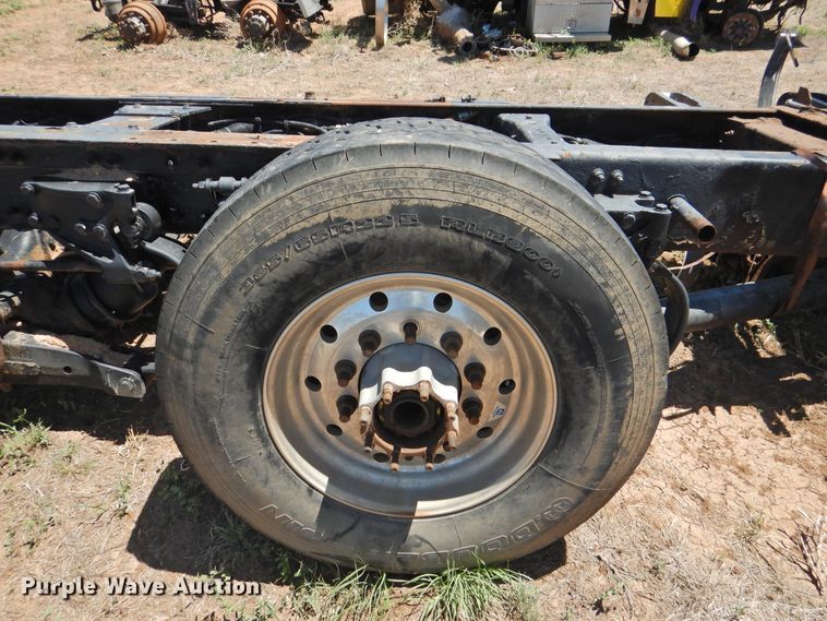 image for item DI0219 2010 Peterbilt 384  semi truck