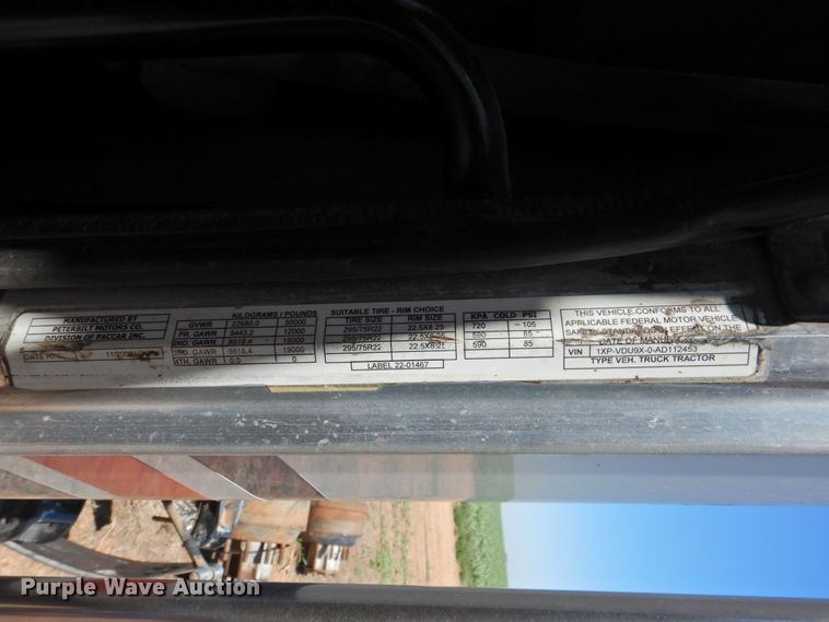 image for item DI0219 2010 Peterbilt 384  semi truck