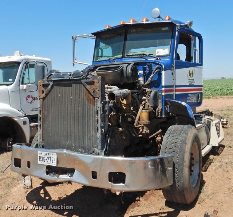 image for item DI0220 2009 Peterbilt 384  semi truck