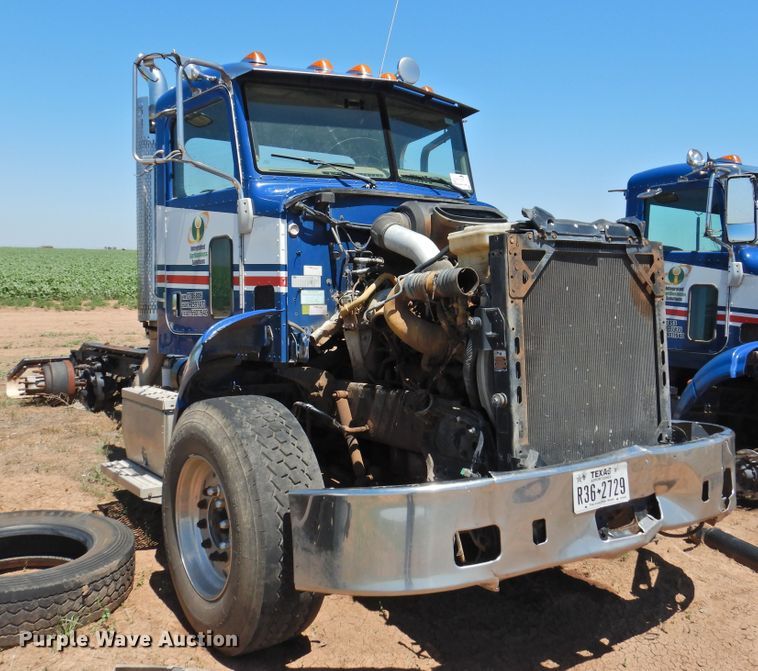 image for item DI0220 2009 Peterbilt 384  semi truck