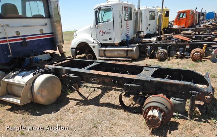 image for item DI0220 2009 Peterbilt 384  semi truck