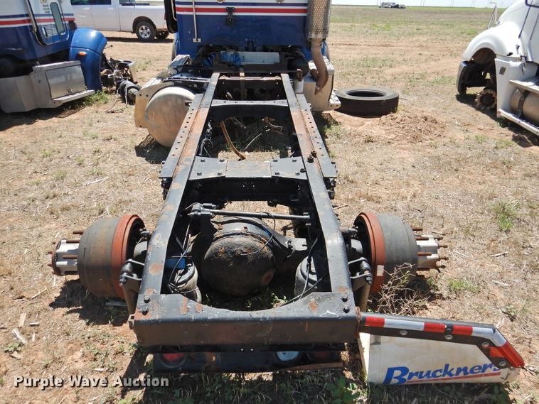 image for item DI0220 2009 Peterbilt 384  semi truck