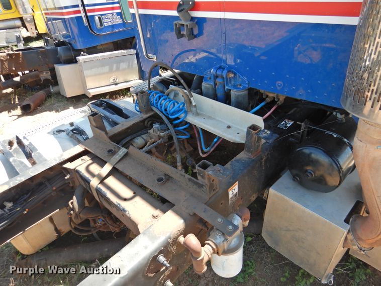 image for item DI0220 2009 Peterbilt 384  semi truck