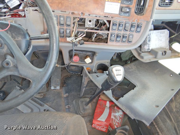 image for item DI0220 2009 Peterbilt 384  semi truck