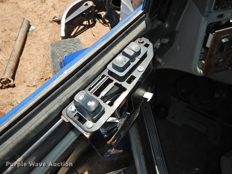 image for item DI0220 2009 Peterbilt 384  semi truck