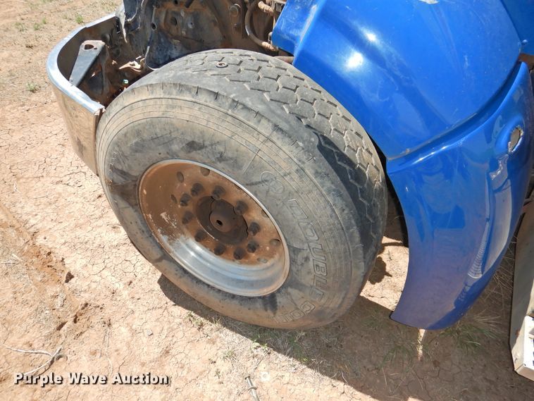 image for item DI0220 2009 Peterbilt 384  semi truck