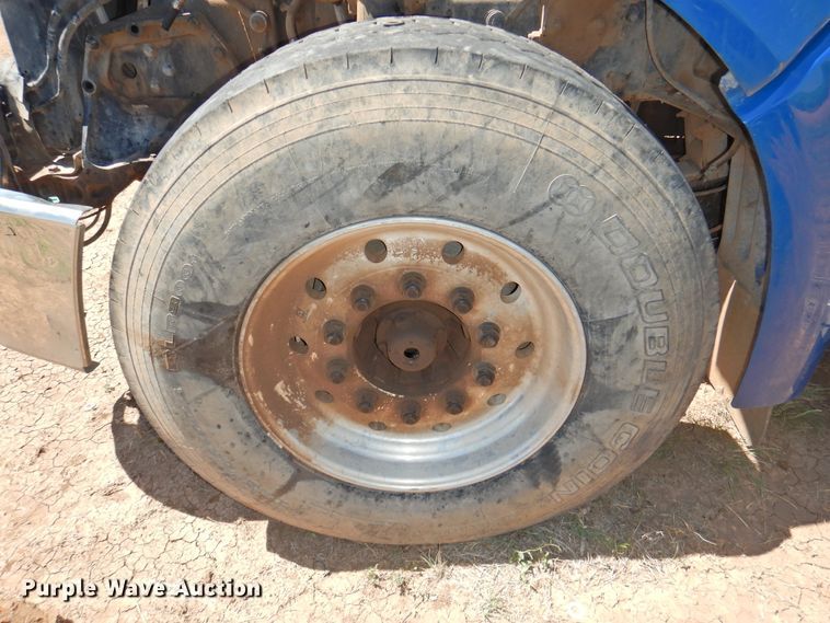 image for item DI0220 2009 Peterbilt 384  semi truck