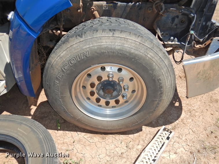 image for item DI0220 2009 Peterbilt 384  semi truck