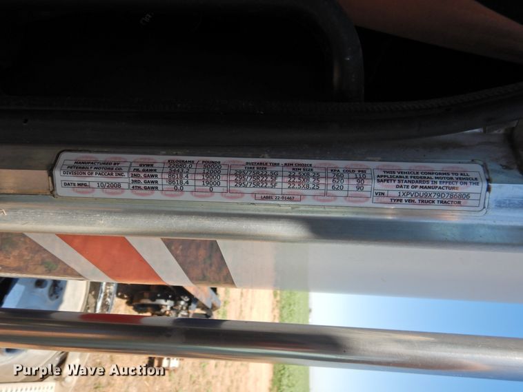 image for item DI0220 2009 Peterbilt 384  semi truck