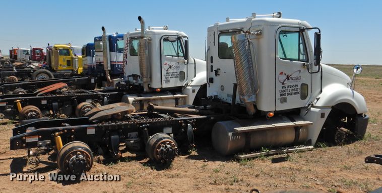 image for item DI0222 2007 Freightliner Columbia 120  semi truck