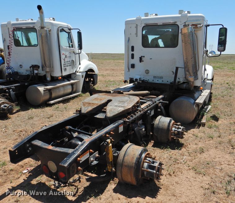 image for item DI0222 2007 Freightliner Columbia 120  semi truck