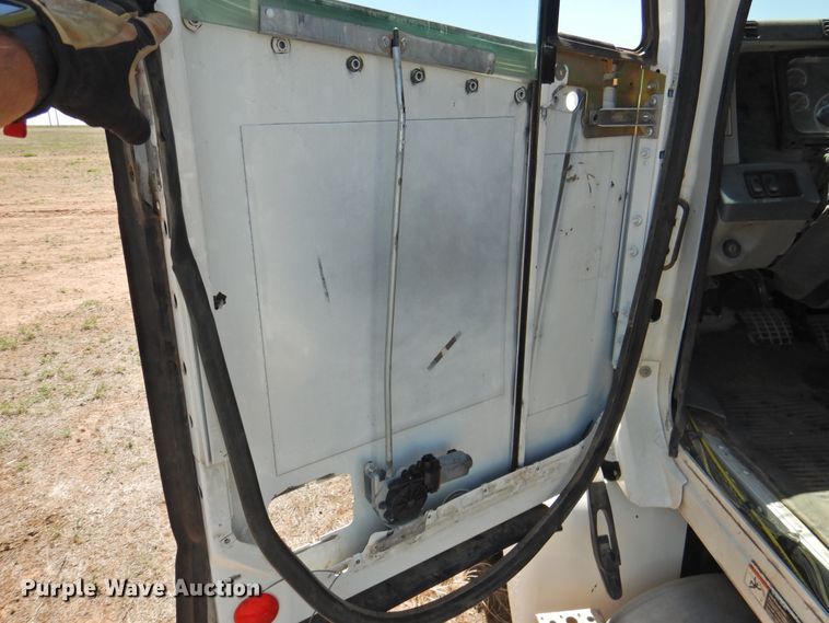 image for item DI0222 2007 Freightliner Columbia 120  semi truck