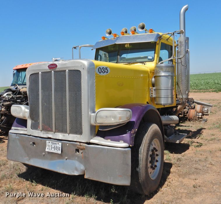 image for item DI0223 2013 Peterbilt 389  semi truck