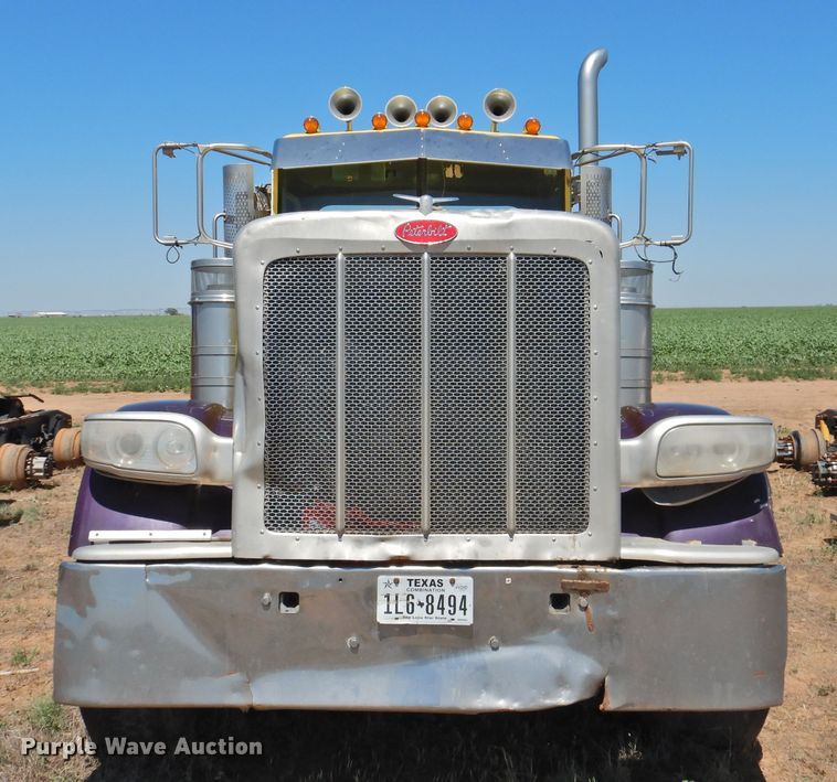 image for item DI0223 2013 Peterbilt 389  semi truck
