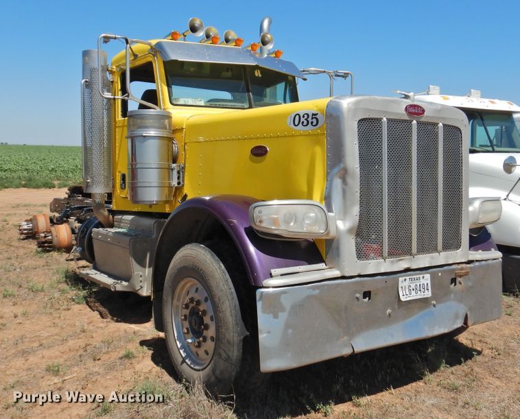 image for item DI0223 2013 Peterbilt 389  semi truck
