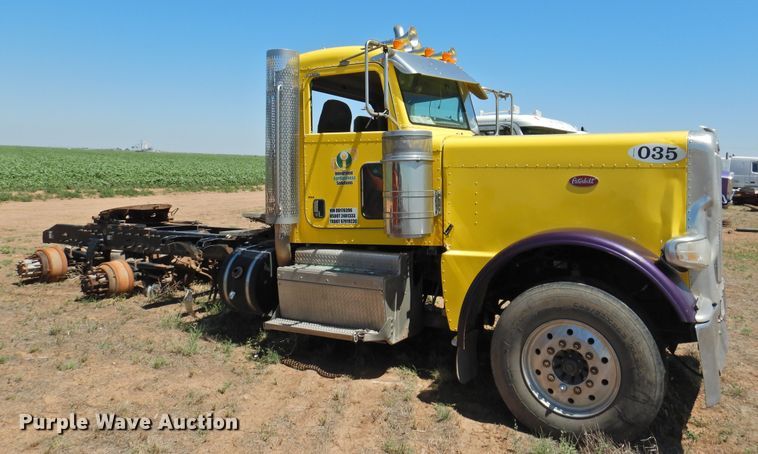 image for item DI0223 2013 Peterbilt 389  semi truck
