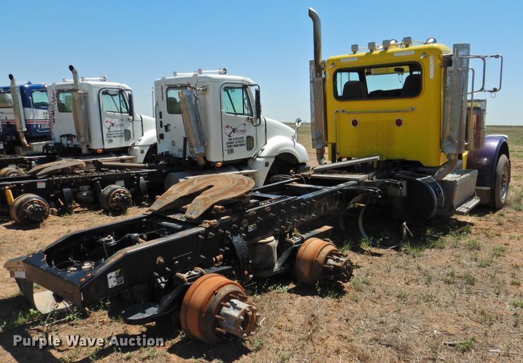 image for item DI0223 2013 Peterbilt 389  semi truck