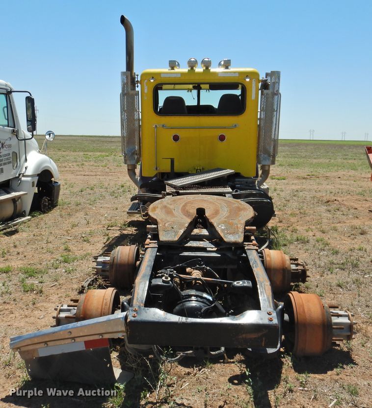 image for item DI0223 2013 Peterbilt 389  semi truck