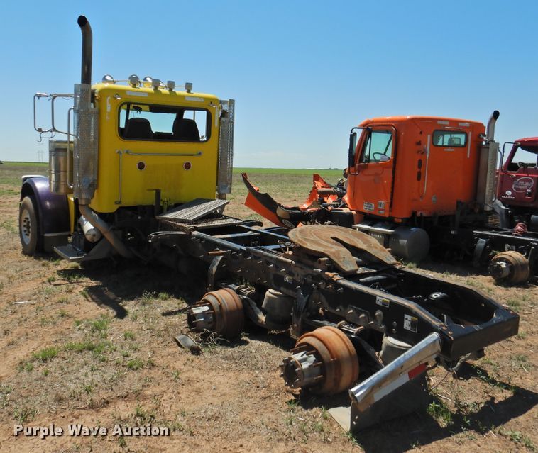 image for item DI0223 2013 Peterbilt 389  semi truck