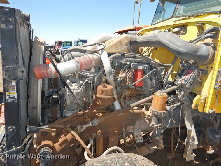 image for item DI0223 2013 Peterbilt 389  semi truck