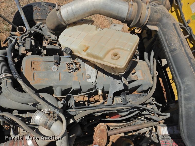 image for item DI0223 2013 Peterbilt 389  semi truck