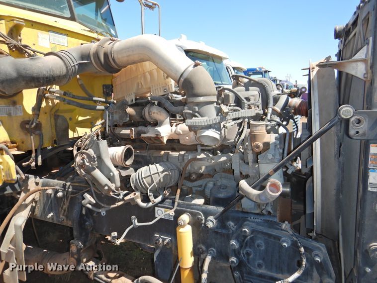 image for item DI0223 2013 Peterbilt 389  semi truck