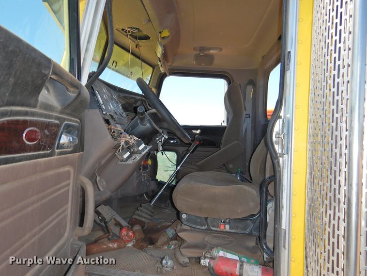 image for item DI0223 2013 Peterbilt 389  semi truck