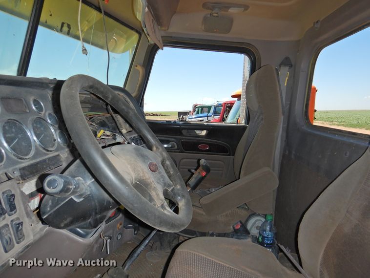 image for item DI0223 2013 Peterbilt 389  semi truck