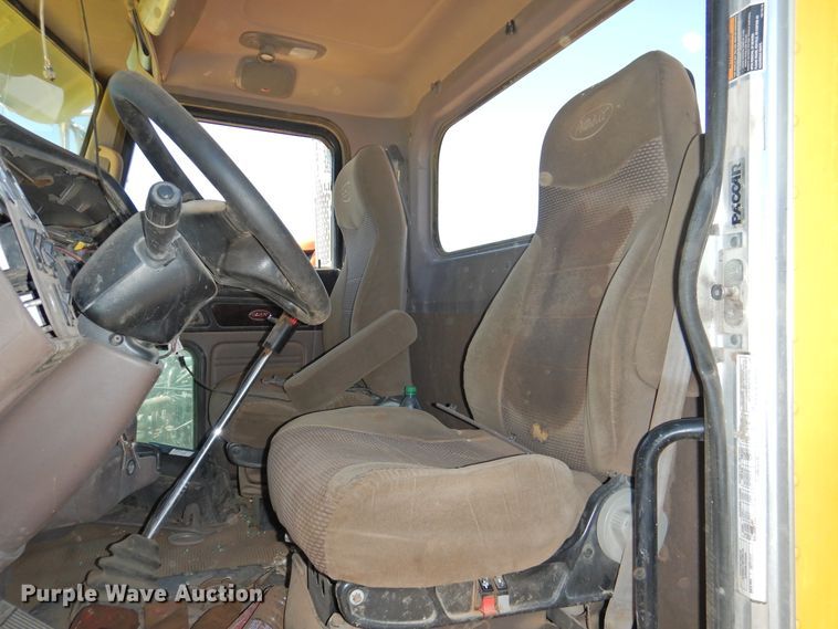 image for item DI0223 2013 Peterbilt 389  semi truck