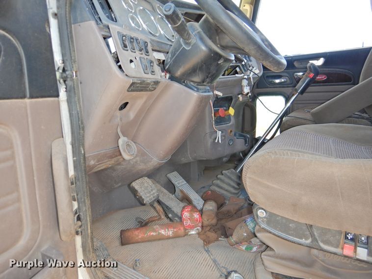 image for item DI0223 2013 Peterbilt 389  semi truck