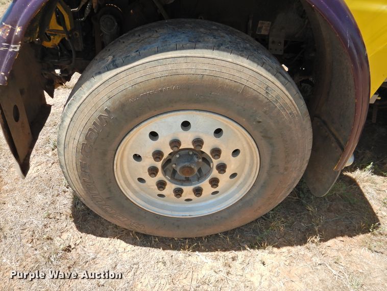 image for item DI0223 2013 Peterbilt 389  semi truck