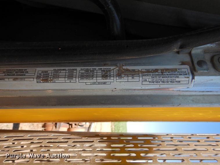 image for item DI0223 2013 Peterbilt 389  semi truck