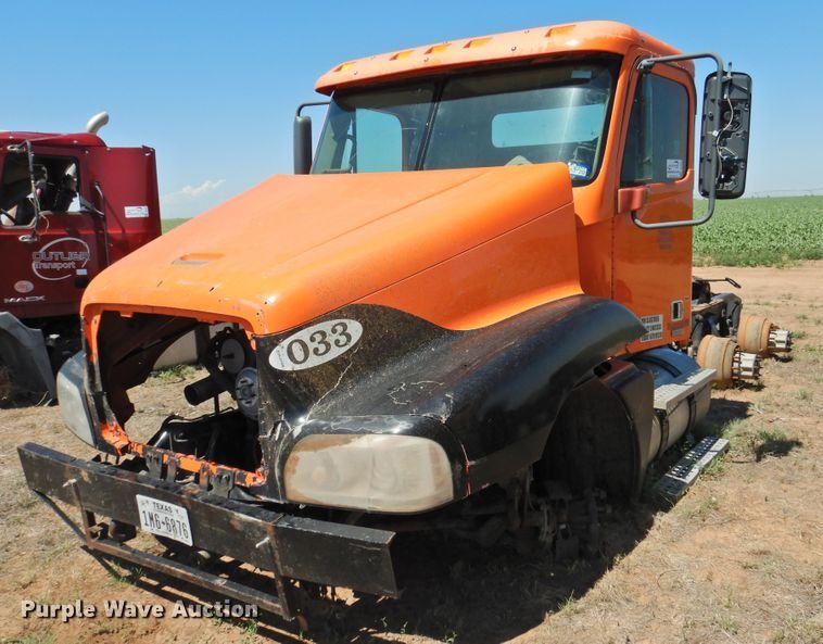 image for item DI0224 2005 Freightliner ST120  semi truck