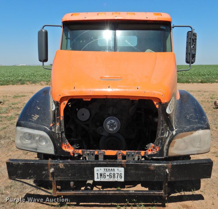 image for item DI0224 2005 Freightliner ST120  semi truck