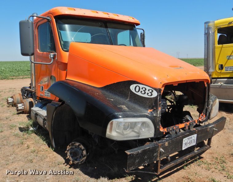 image for item DI0224 2005 Freightliner ST120  semi truck