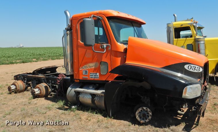 image for item DI0224 2005 Freightliner ST120  semi truck