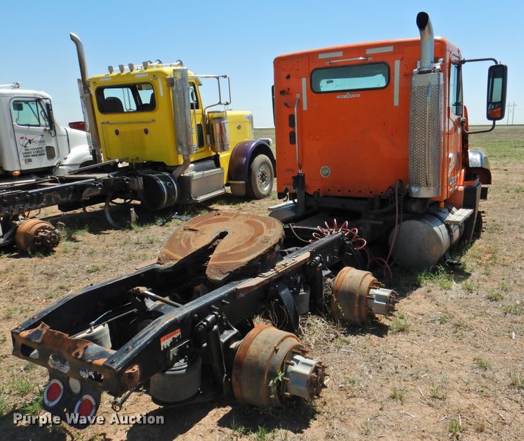 image for item DI0224 2005 Freightliner ST120  semi truck