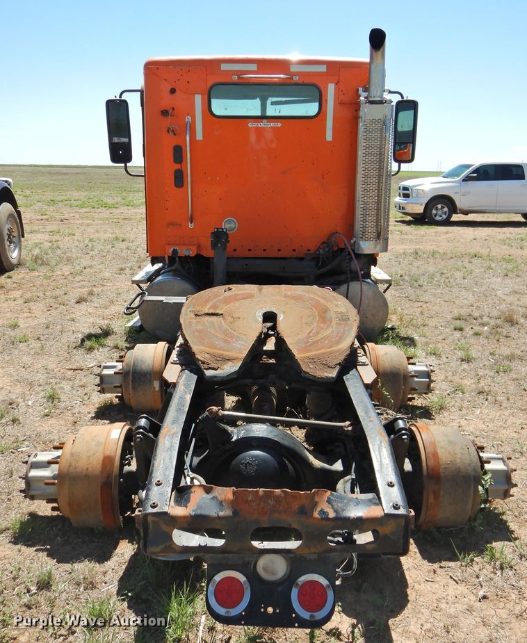 image for item DI0224 2005 Freightliner ST120  semi truck