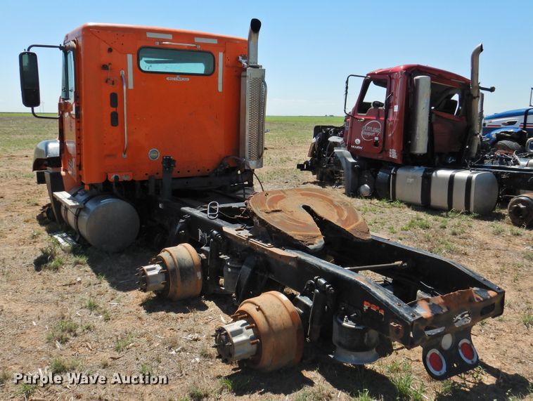 image for item DI0224 2005 Freightliner ST120  semi truck