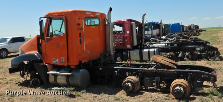 image for item DI0224 2005 Freightliner ST120  semi truck