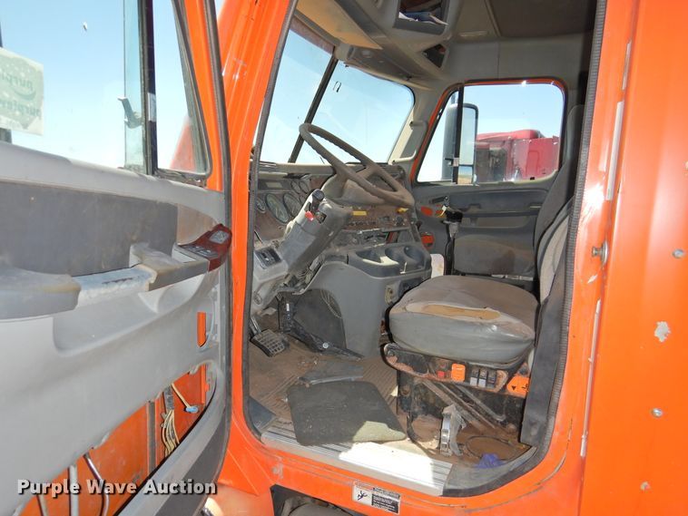 image for item DI0224 2005 Freightliner ST120  semi truck