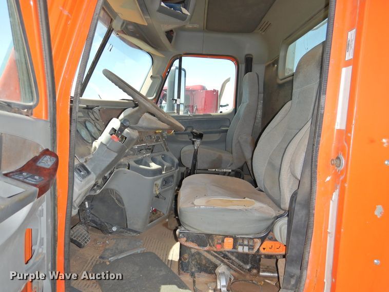 image for item DI0224 2005 Freightliner ST120  semi truck