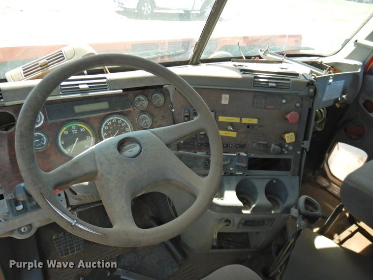 image for item DI0224 2005 Freightliner ST120  semi truck