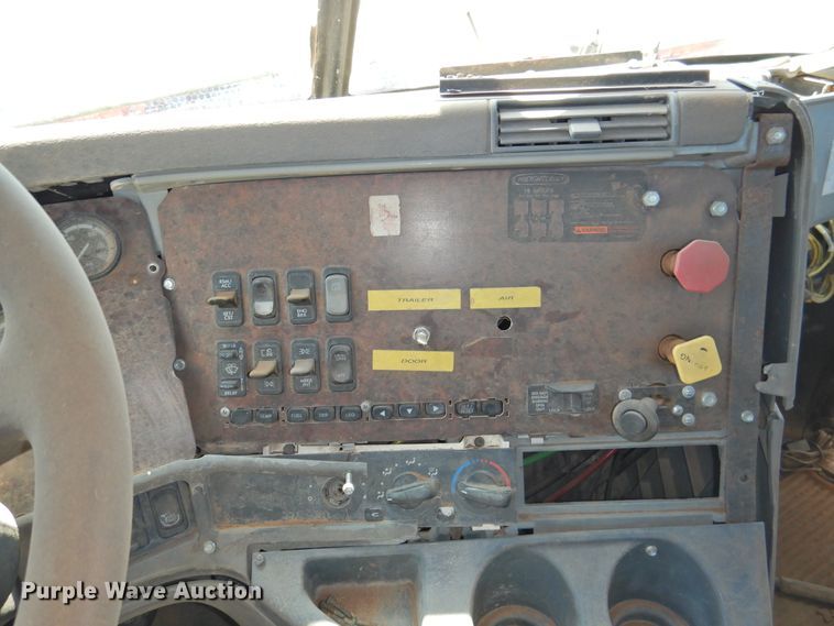 image for item DI0224 2005 Freightliner ST120  semi truck