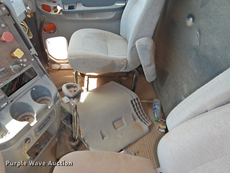 image for item DI0224 2005 Freightliner ST120  semi truck