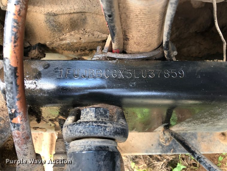 image for item DI0224 2005 Freightliner ST120  semi truck